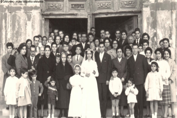 1963 foto gruppo del matrimonio di Pina "principi" con Emilio Guarnera 