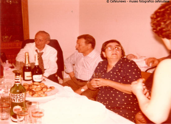 Giuseppe Glorioso con la moglie Maria e l'amico di famiglia Nino Valenziano
