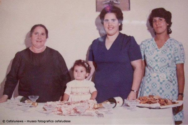 Giovanna Cafiero Liberto con le figlie Ina e Maria in occasione del compleanno della nipotina Giovanna figlia di Carmelo