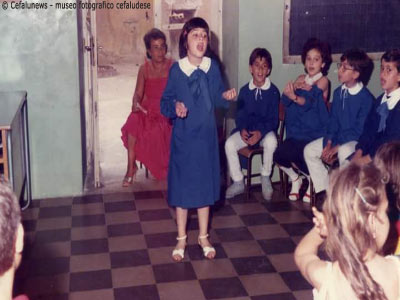 1982 Cefalù: Maria Elisa alla scuola elementare, lasse della maestra Di Stefano