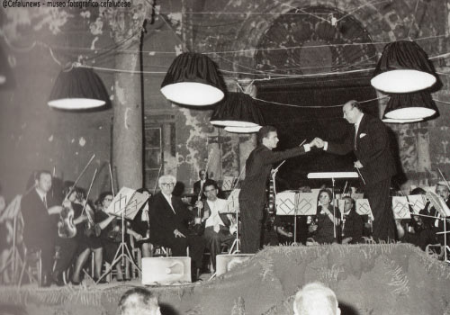 1964 Sagrato Duomo di Cefalù con il direttore Angelo Musco