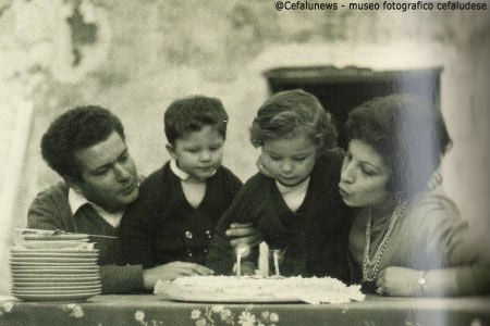 1970: la famiglia di Salvuccio. I figli Maurizio e Valeria e la moglie Angela Maria