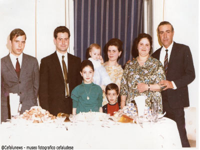 Da sx i figli di Peppe Forte: Carmelo-Pietro- la moglie- Anna con il marito ed i figli