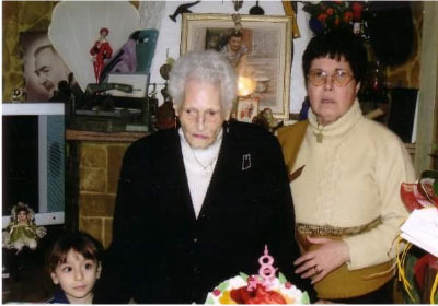 2010 a zza Marietta con la figlia Rosa festeggia il suo ultimo compleanno. Marietta muore all’età di 98 anni nel 2010