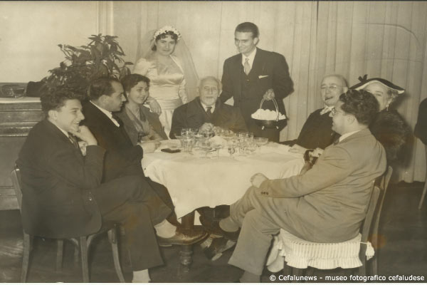 1956- Ricevimento nozze Giovanni Agnello e Laura Frezza- al centro della foto il M° V. M. Pintorno