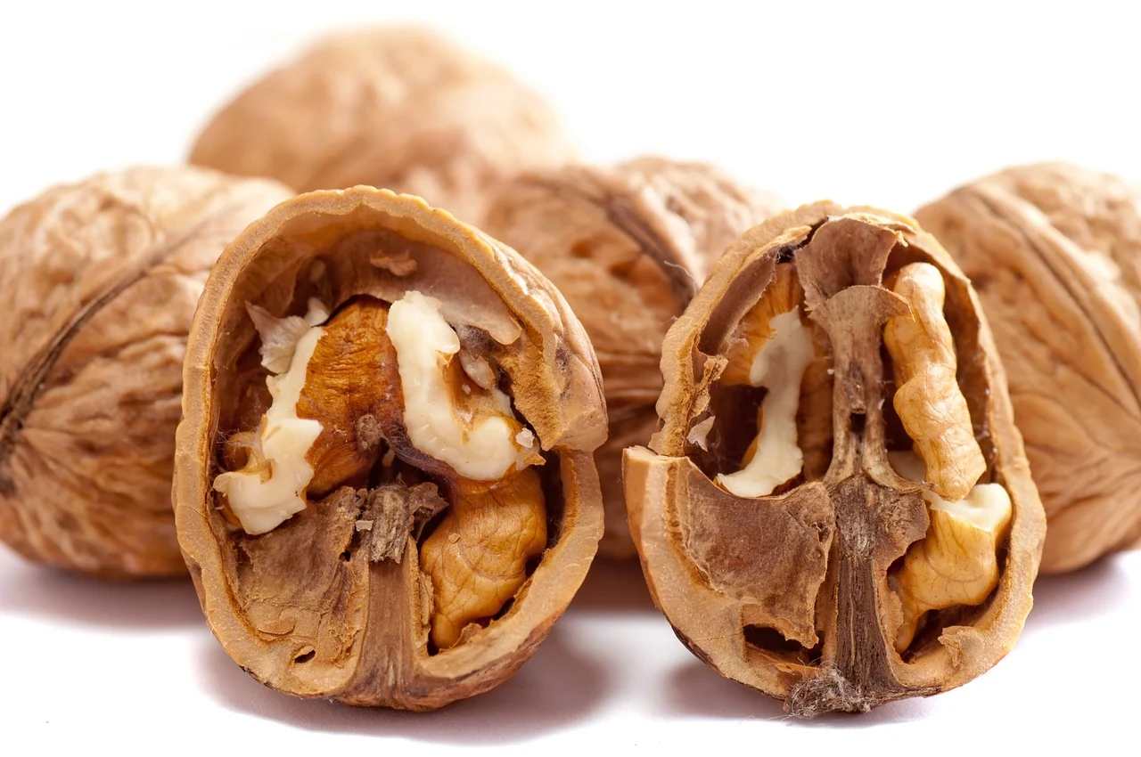 How to eat walnuts to lower cholesterol? What happens to the blood