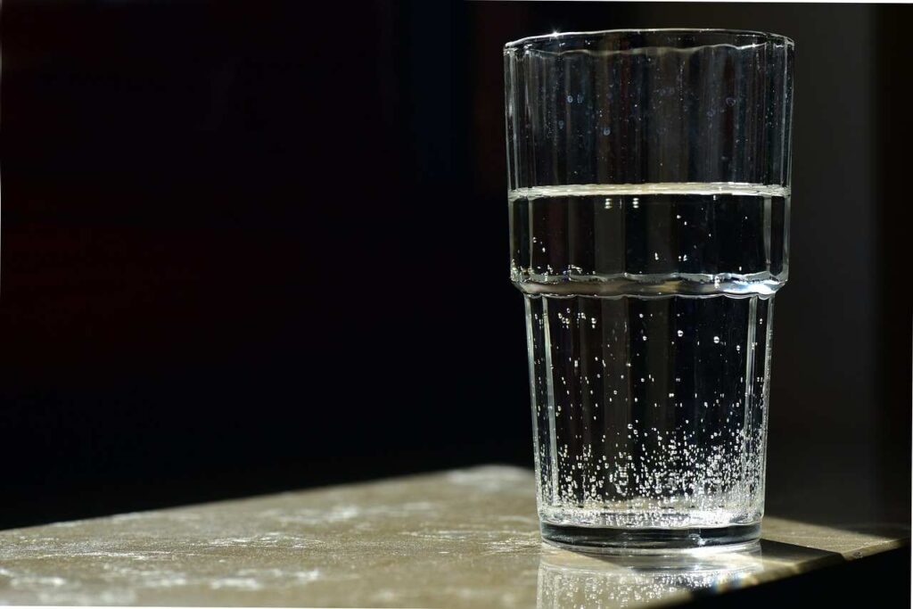 bere acqua per controllare la glicemia