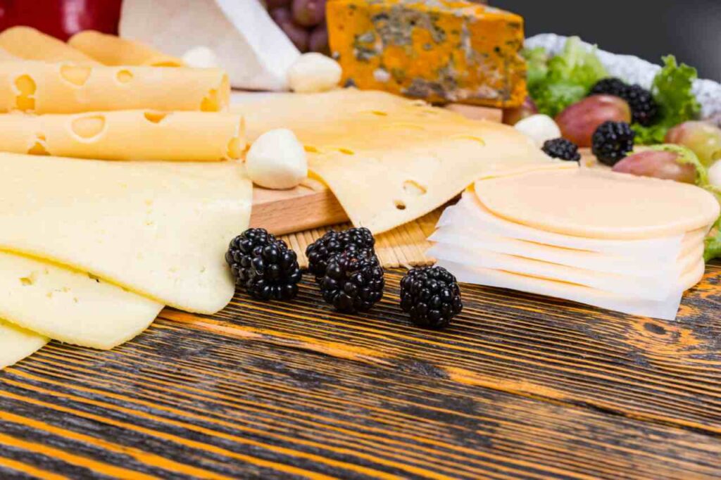 Non mangiare questi formaggi se hai il colesterolo totale oltre 220: fai molta attenzione