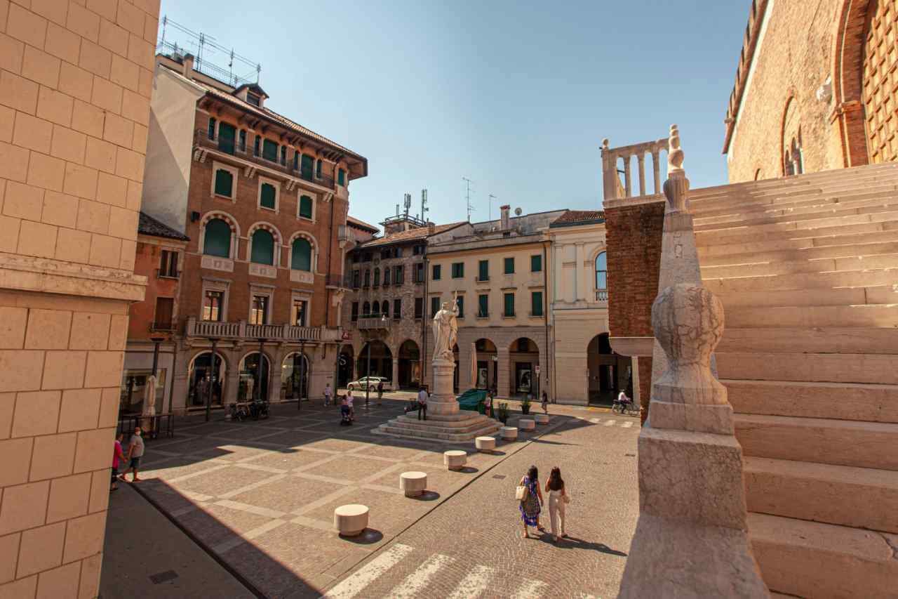 Spettacolo di luci, strade e luoghi magici