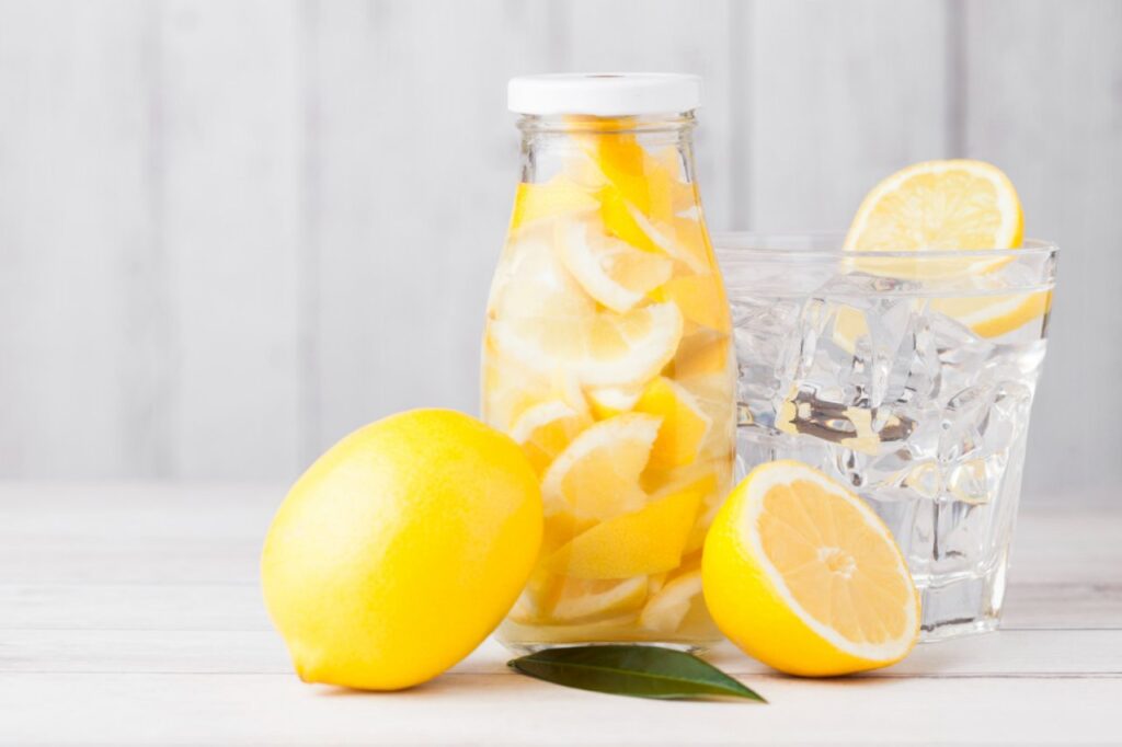 Dimagrire con acqua e limone: 5 consigli per una pancia piatta