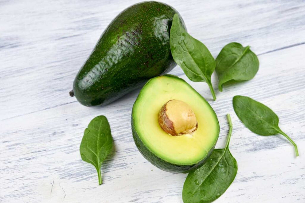 Colesterolo: ecco perché mangiare avocado in estate
