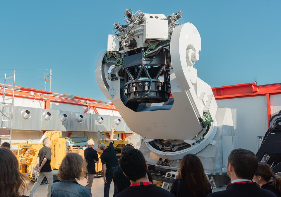 Visiting_ESA_s_Flyeye_telescope_article